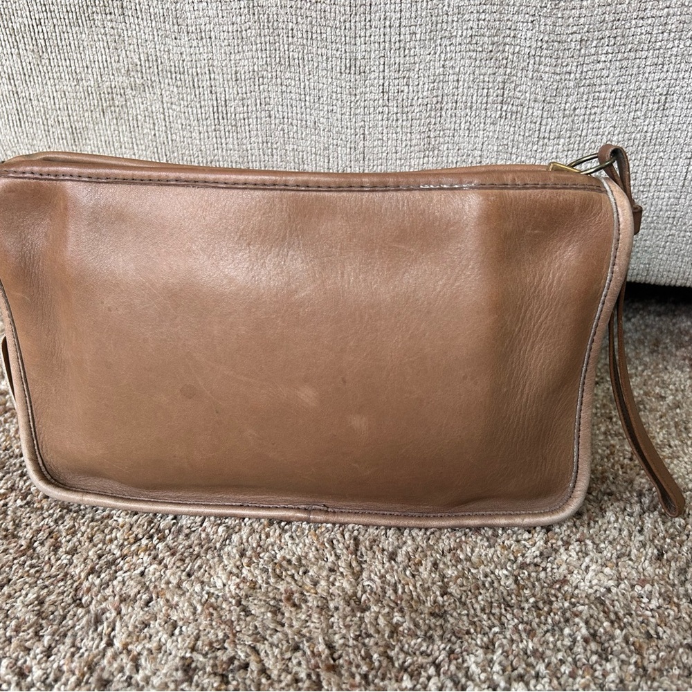Vintage Coach Tan Leather Wristlet Clutch basic bag